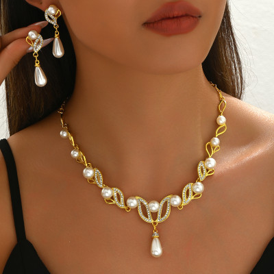 Necklace and earring set
