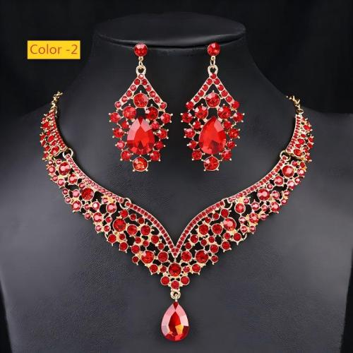 Crystal necklace set