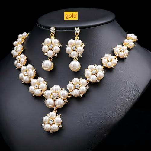 Necklace and earring set