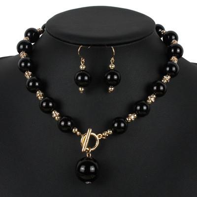 Diamond studded imitation pearl necklace