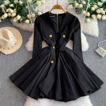 V-neck metal buckle, waist cinched, fluffy, large swing, mid length skirt V-neck metal buckle, waist cinched, fluffy, large swing, mid length skirt