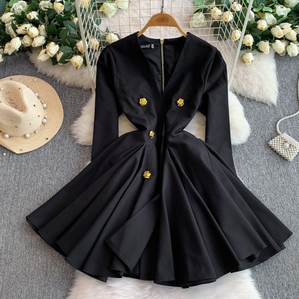 V-neck metal buckle, waist cinched, fluffy, large swing, mid length skirt