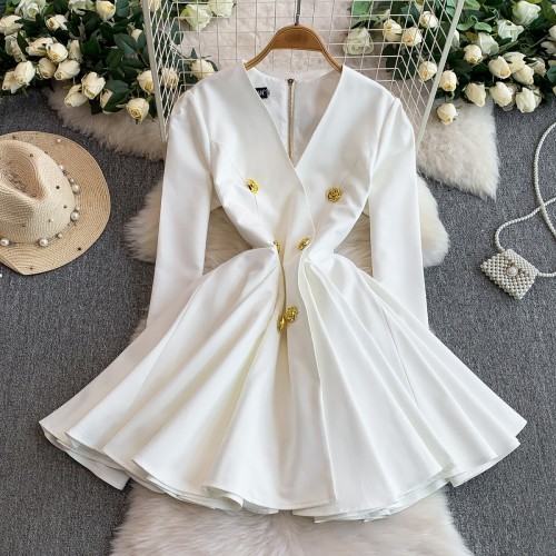 V-neck metal buckle, waist cinched, fluffy, large swing, mid length skirt