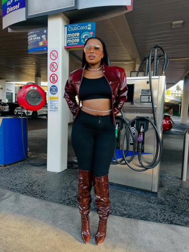 Short leather jacket with exposed waist