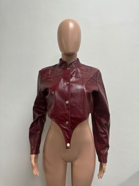 Short leather jacket with exposed waist