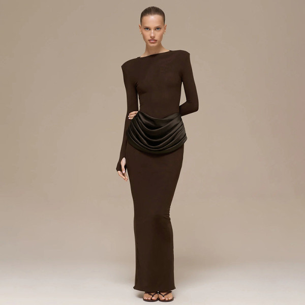 Long-sleeved pleated figure-hugging maxi dress
