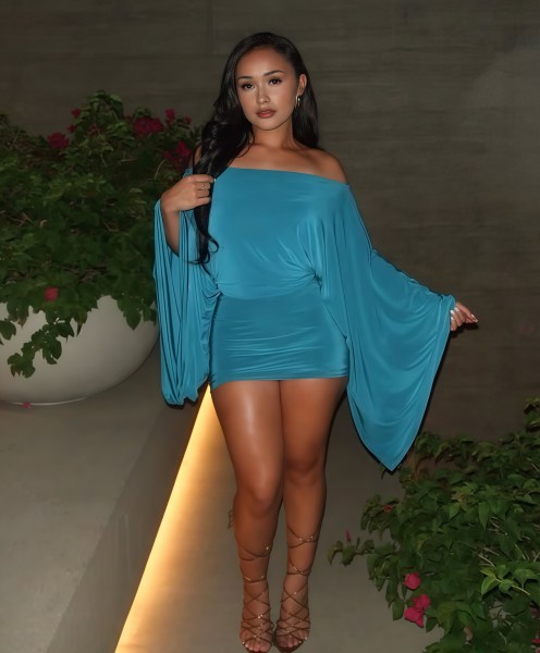 Bat long sleeved one-piece collar with hip hugging short dress