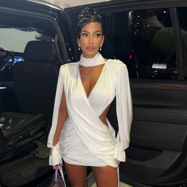 Hollow out long sleeved deep V-neck waist and hip revealing dress