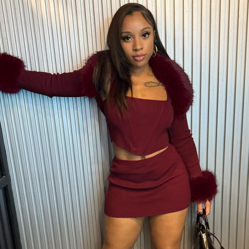 Three piece set of fur collar splicing long sleeved suspender with inner loop and hip hugging short skirt