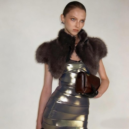 Hairy short crop top with exposed navel and sleeveless straps