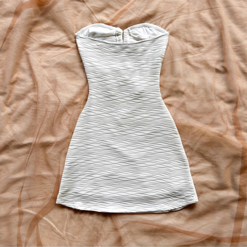 Hollow-out metal decorative camisole and hip-hugging skirt