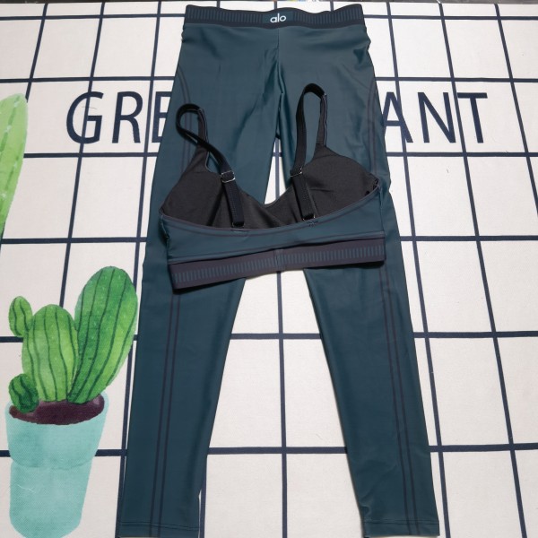 Tank top and pants sports suit