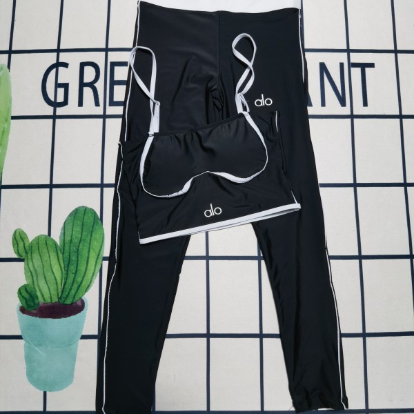 Tank top and pants sports suit