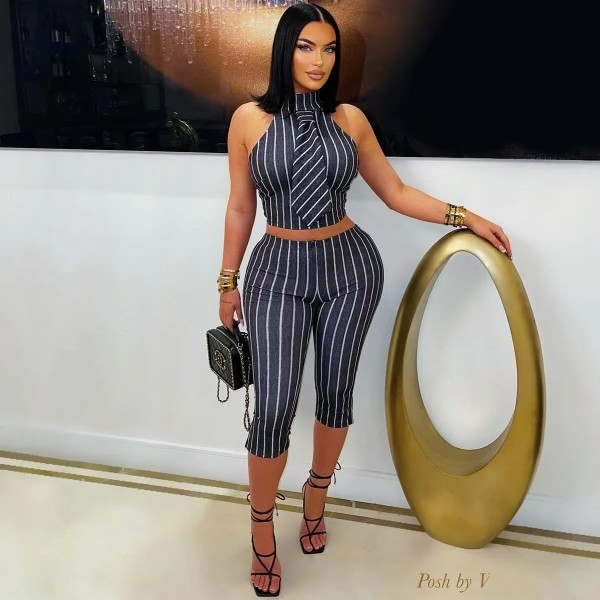 Black and white striped sleeveless lapel vest top, 7-inch pants two-piece set