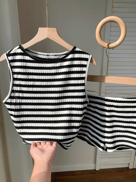 Two piece set of striped shorts