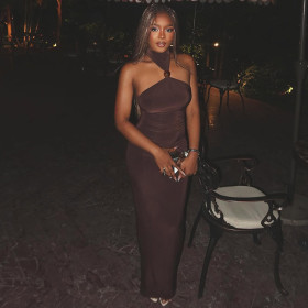 Hanging neck and chest wrapped dress