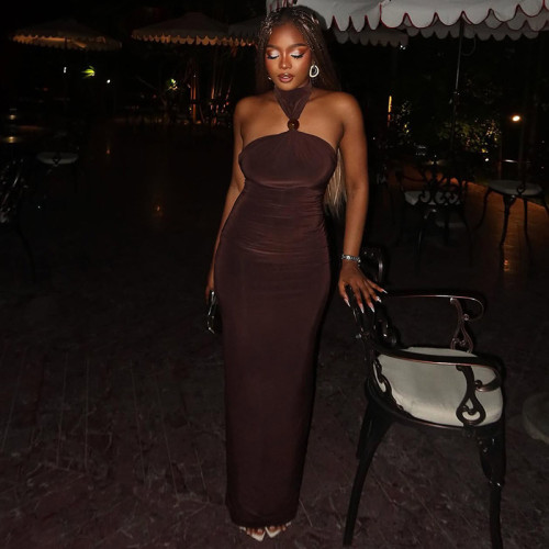 Hanging neck and chest wrapped dress