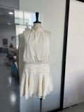 Hanging neck pleated dress, short skirt