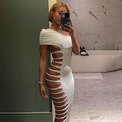 Slanted shoulder collar sleeveless side hollowed out hip hugging dress
