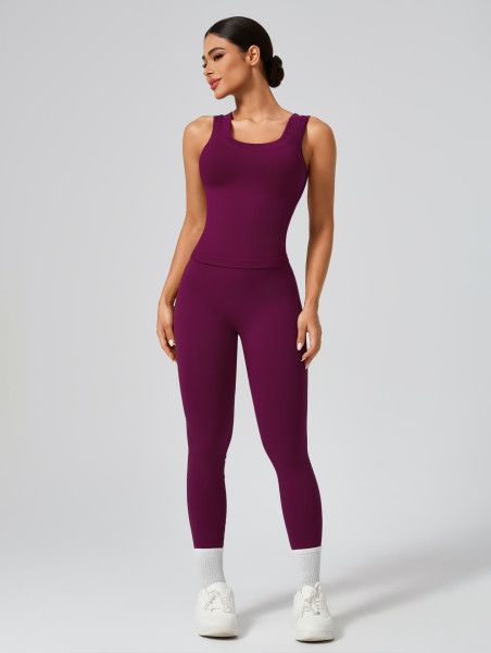 Seamless sports suit with vest and leggings