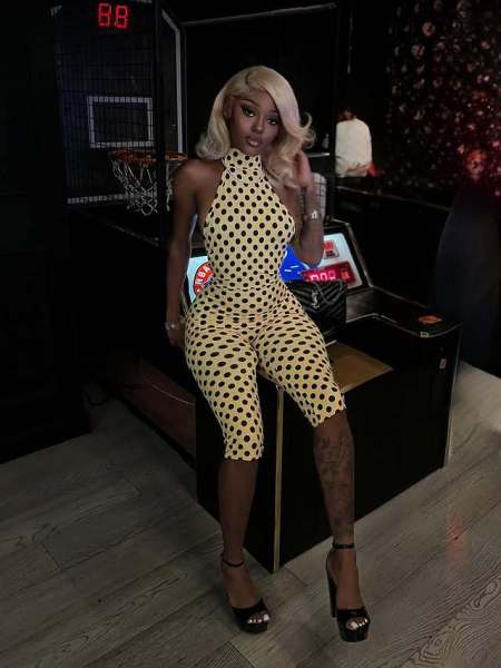 Hanging neck and backless jumpsuit