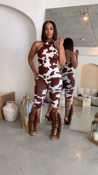 Hanging neck sleeveless slim fitting one-piece five quarter pants