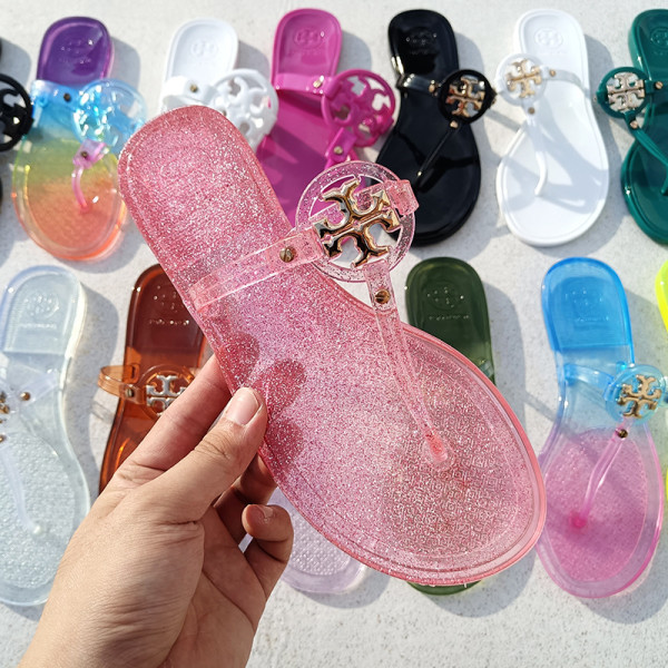 Transparent jelly flip flops with herringbone design