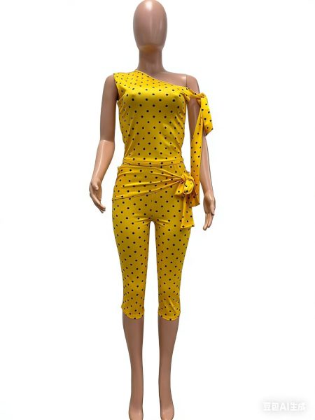 Shoulder strap with polka dot print two-piece set