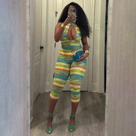 Sleeveless colored wave print backless tight fitting jumpsuit with a seven quarter cut