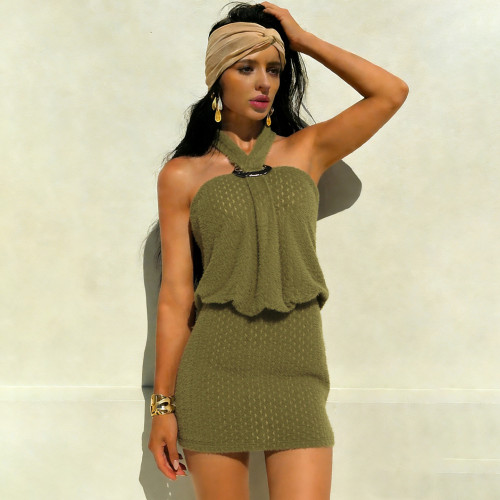Sleeveless neck and hip hugging dress