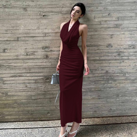 Backless pleated neck hanging long skirt