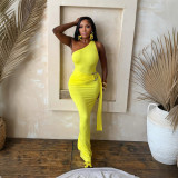 Single shoulder solid color hip hugging dress