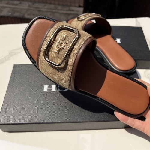 Flat bottomed slippers with a single line