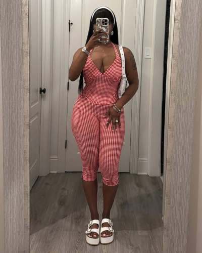 Red and white checkered neck strap, tight fitting cropped pants two-piece set