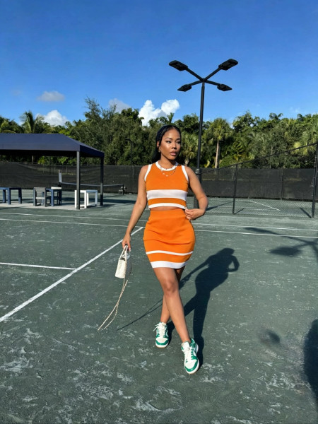 Knitted contrasting sleeveless short skirt set