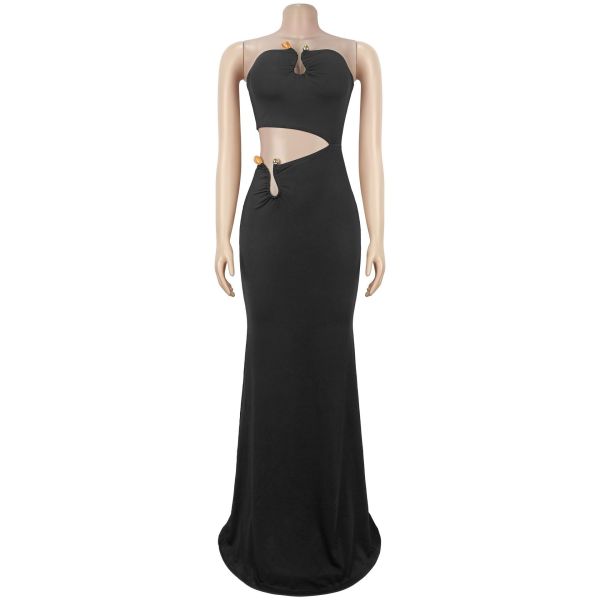 Strapless and revealing backpack buttocks dress