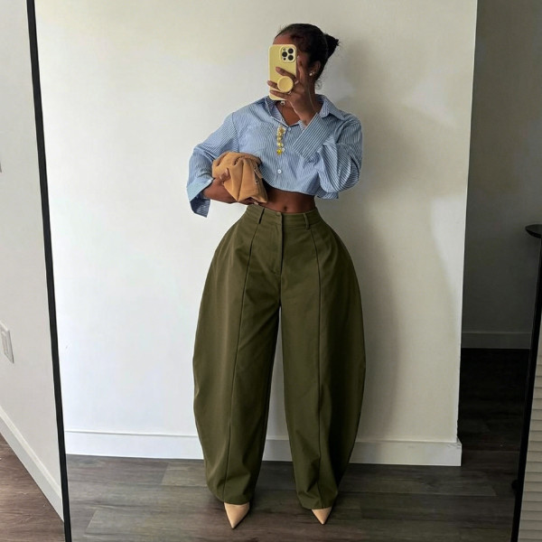 Loose silhouette pants