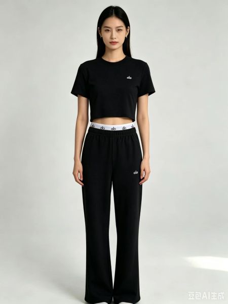 Short sleeved T-shirt top and pants set