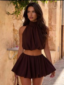 Hanging neck and exposed back short top, flower bud skirt and pants set