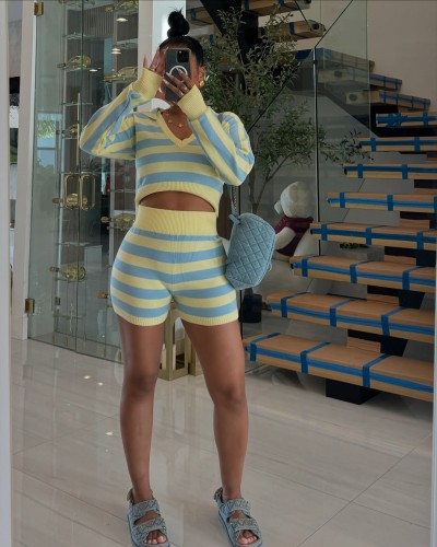 Knitted striped long sleeved hooded shorts set