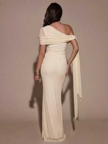 Irregular long skirt with sloping shoulders