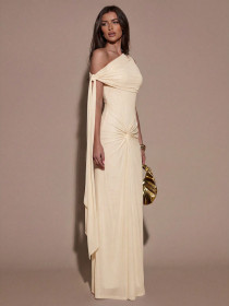 Irregular long skirt with sloping shoulders