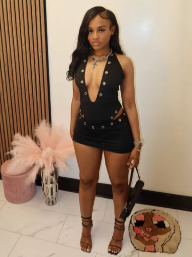 Deep V-neck hollow metal hanging neck top, hip hugging short skirt set