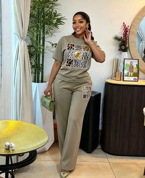 Nine grid hot stamping retro leopard print plush short sleeved wide leg pants two-piece set C1074934514023