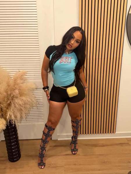 Two piece set of letter printed contrasting shoulder short sleeved low waisted sports shorts FC1582