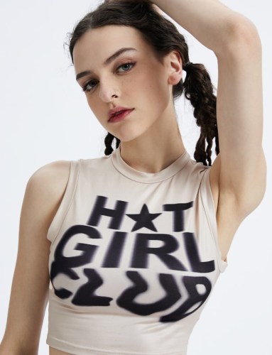 Letter printed sleeveless crop top with exposed navel A800618264018