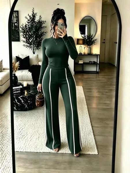 Two piece set of elastic tight fitting base top and spliced wide leg pants A1081117901091