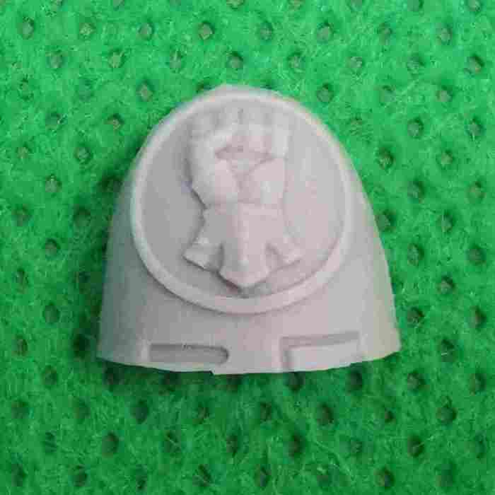 Imperial Fists MKVI Shoulder Pads bits