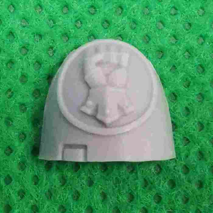 Imperial Fists MKVI Shoulder Pads bits