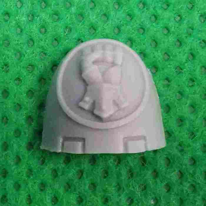 Imperial Fists MKVI Shoulder Pads bits